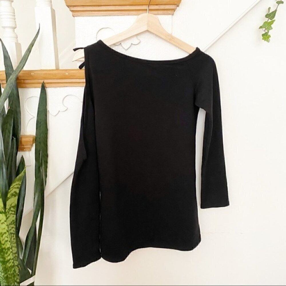 Go Couture one cold shoulder knit top sz S NWT